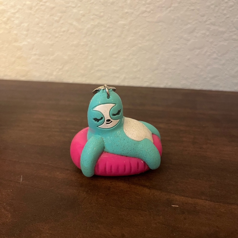 Bath and Bodyworks sloth on a floaty pocketbac holder